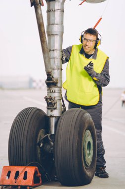 Havaalanı işçisi makinist