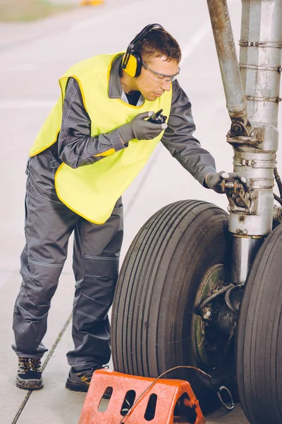 Havaalanı işçisi makinist