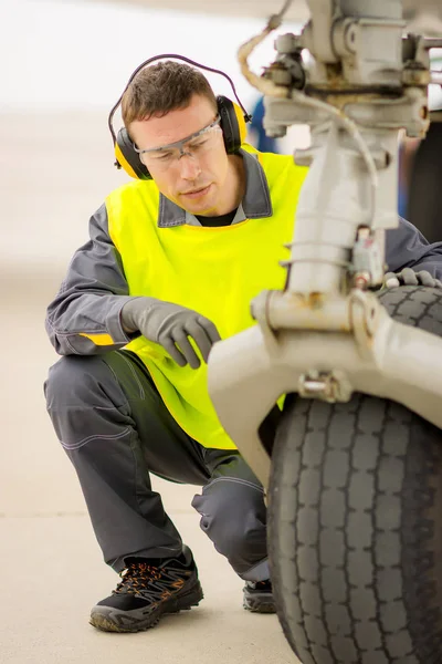 Havaalanı işçisi makinist