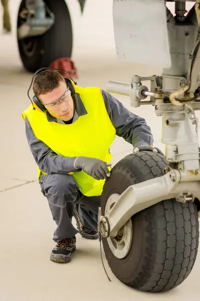 Havaalanı işçisi makinist