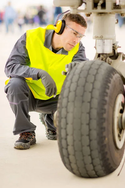 Havaalanı işçisi makinist
