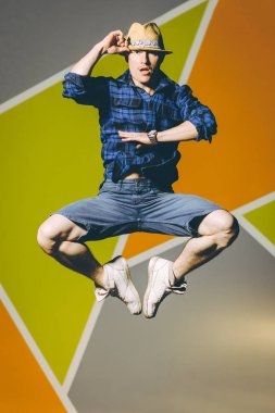 dışında sokak dansçısı