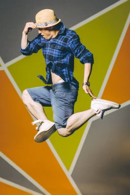 dışında sokak dansçısı