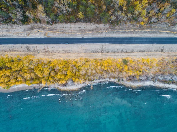 Havadan görünümü yol sahil — Stok fotoğraf