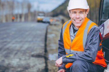 erkek işçi yol inşaatı