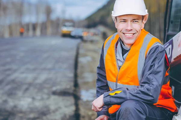 erkek işçi yol inşaatı