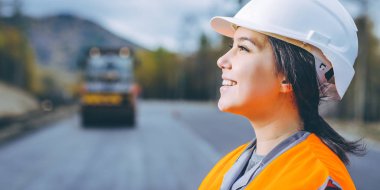 kadın işçi yol inşaatı