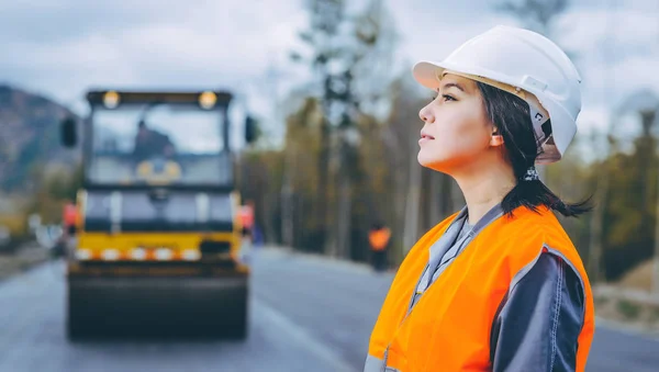 Female worker road construction — Stock Photo, Image