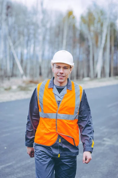 erkek işçi yol inşaatı