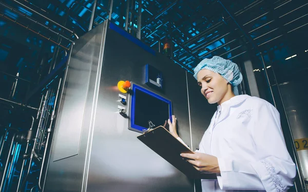 Producción de fábrica de leche — Foto de Stock