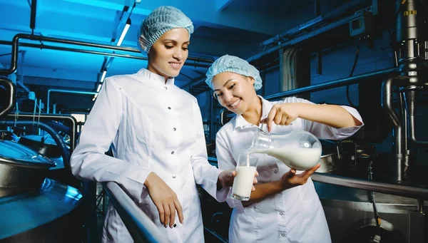 Producción de fábrica de leche — Foto de Stock