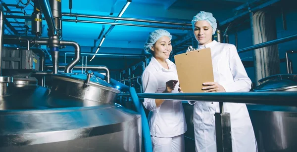 Produção de fábrica de leite — Fotografia de Stock