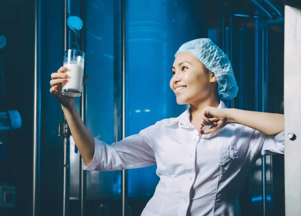 Produkcja fabryki mleka — Zdjęcie stockowe