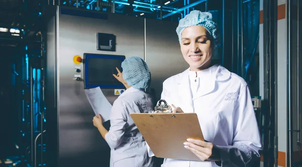 Producción de fábrica de leche — Foto de Stock