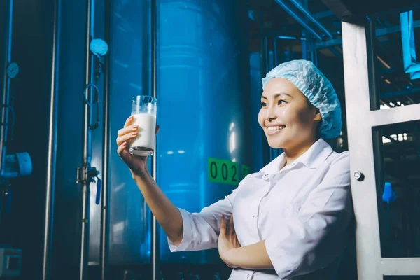Produkcja fabryki mleka — Zdjęcie stockowe