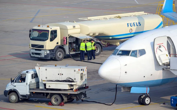 Flygplansbränsle förbereda flygplansgas — Stockfoto