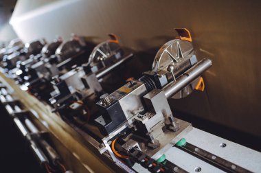 Kağıt karton imalat makinesi. Büyük selüloz.