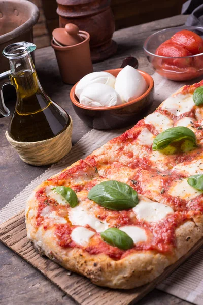 Rechthoekige romana de pizza — Stockfoto
