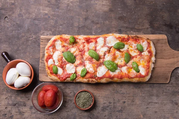 Pala romana pizza — стокове фото