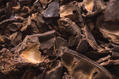 Parçalanmış keçiboynuzu bakla