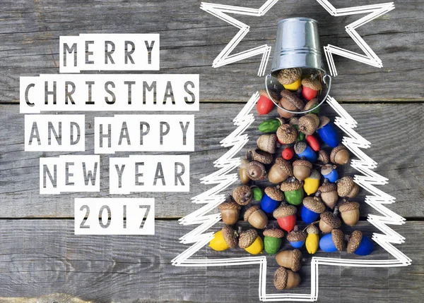 Веселий різдвяний і щасливий новий рік CARD фон ручної роботи кольорові жолуді різдвяна ялинка . — стокове фото
