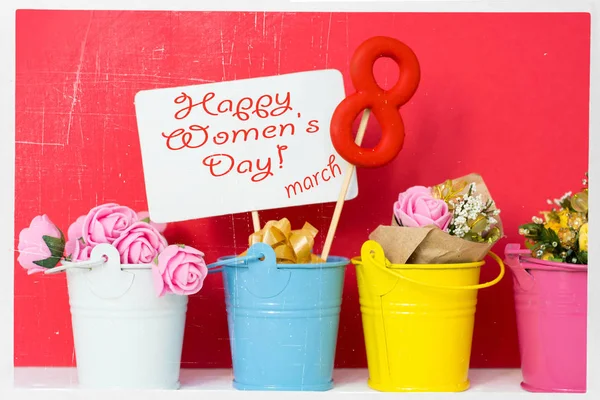 Lutscher-Form Figur acht 8, Anmerkung für Text, Blumen in bunten Eimern. Glückwunsch zum internationalen Frauentag am 8. März, Glückwunschkarte. — Stockfoto