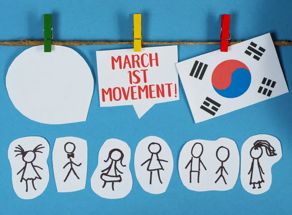 Gente de papel con burbujas de diálogo y pinzas colgantes de bandera de Corea del Sur. Concepto de redes sociales. Movimiento 1 de marzo celebrado el 1 de marzo — Foto de Stock