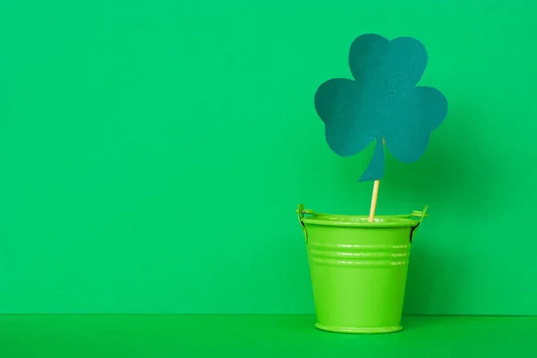happy St Patrick\'s Day card, March 17, with Leprechaun hat and pot of gold - room for text