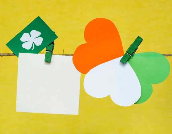 Bonne carte Saint-Patrick avec des attributs de vacances — Photo