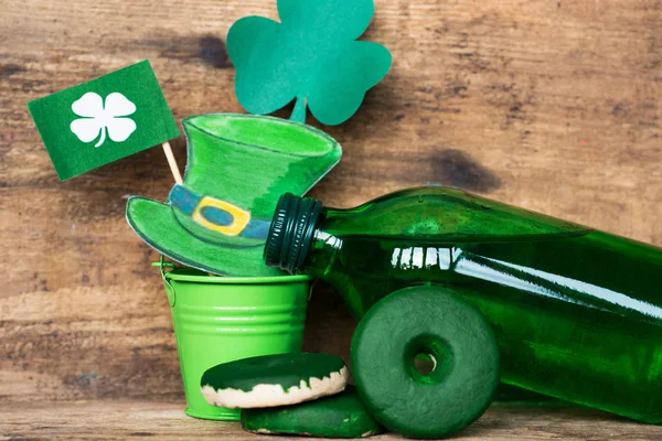 Bonne carte Saint-Patrick avec des attributs de vacances — Photo