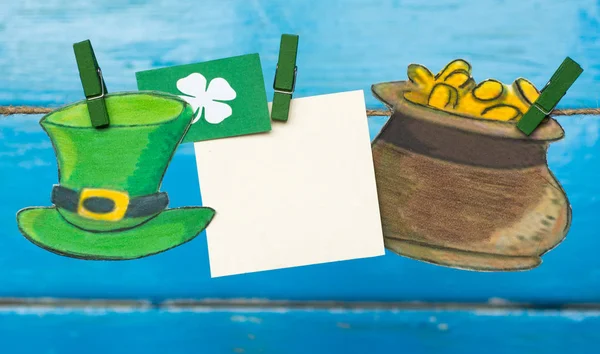 Bonne carte Saint-Patrick avec des attributs de vacances — Photo