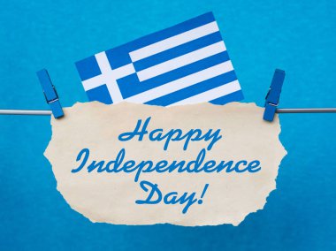 Yunanistan bayrakları ve kağıt Not - Mutlu Bağımsızlık günü kartında 25 Mart, 