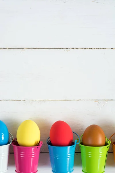 Húsvét ikra-ban színes vödör, szelektív összpontosít kép, kártya Boldog Húsvétot — Stock Fotó