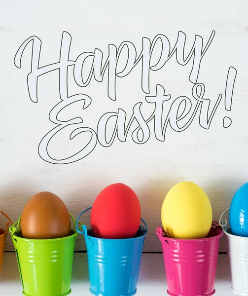 Renkli kovalar, seçici odak resim, kart mutlu Paskalya Paskalya yumurtaları — Stok fotoğraf