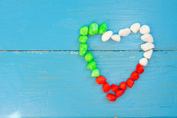 Флаг Италии из цветных камней
