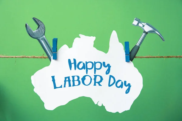 Mutlu İşçi Bayramı Avustralya kartı. 1 Mayıs İşçi günü Avustralya bayrağı, çekiç ve anahtar - grunge soyut resim — Stok fotoğraf