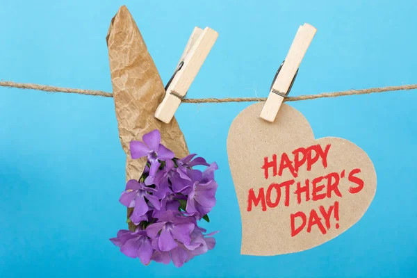 Buona festa della mamma. bouquet di fiori blu, un luogo con testo — Foto Stock