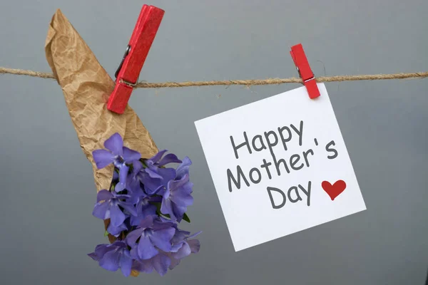 Cartão de dia da mãe feliz. buquê de flores azuis, um lugar com texto — Fotografia de Stock