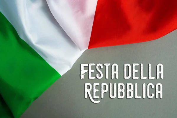 İtalya bayrağı ve metin İtalyan Cumhuriyeti tatil — Stok fotoğraf