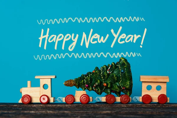 玩具火车上的圣诞树 假日姜饼饼干 圣诞快乐新年贺卡庆祝卡 — 图库照片