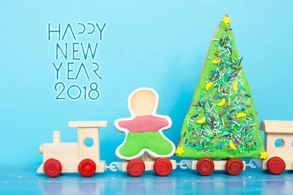玩具火车上的圣诞树 假日姜饼饼干 圣诞快乐新年贺卡庆祝卡 — 图库照片