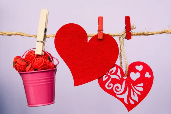 Corações Vermelhos Com Varandas Penduradas Data Varal Amor Conceito Feliz — Fotografia de Stock