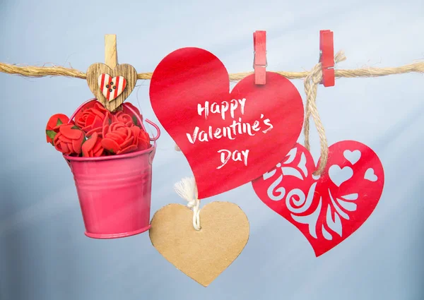 Rode Harten Met Wasknijpers Opknoping Waslijn Datum Liefde Happy Valentines — Stockfoto