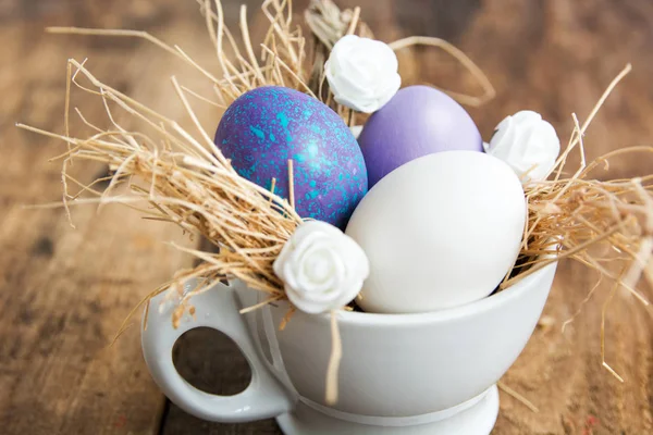 Paaseieren Nest Houten Achtergrond Selectieve Aandacht Afbeelding Gelukkig Paaskaart — Stockfoto