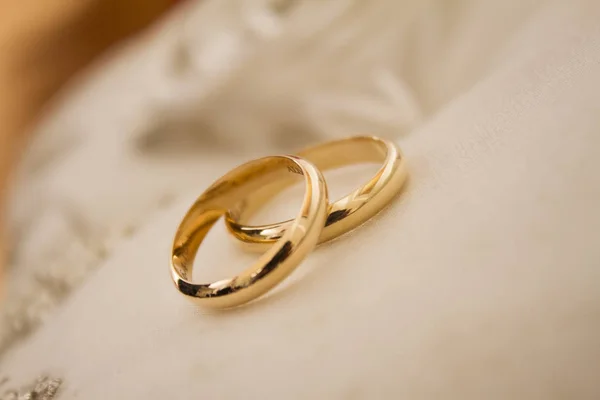 Wedding rings and celebration — Stock Photo, Image