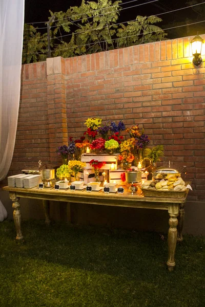 Table de mariage et nourriture — Photo