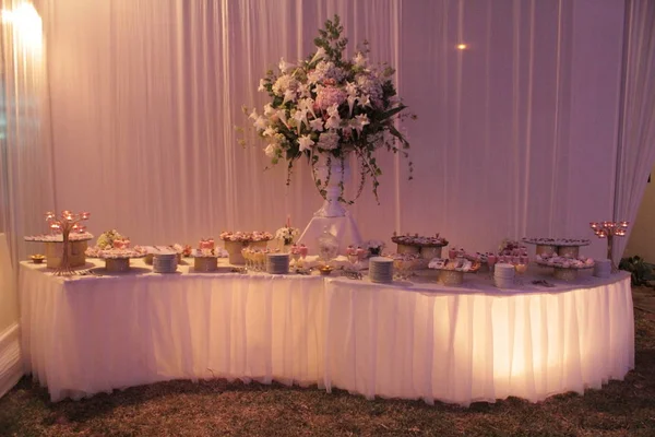 Mesa de casamento e comida — Fotografia de Stock