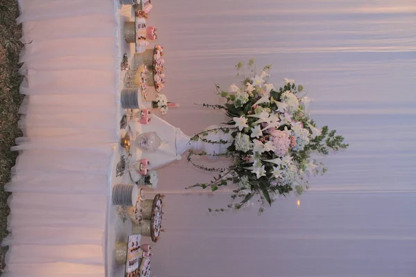 Table de mariage et nourriture — Photo