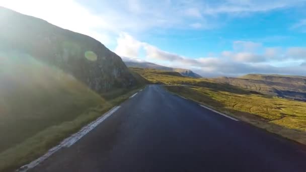 Uma viagem de carro na natureza das Ilhas Faroé — Vídeo de Stock