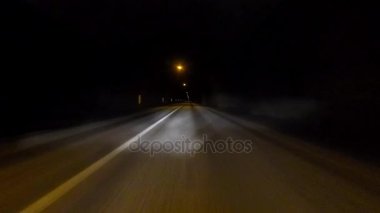 Faroe Adaları'nda bir tünel üzerinden yol işkembe 